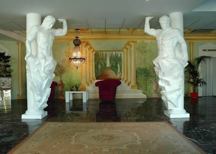 Domizia Palace Hotel